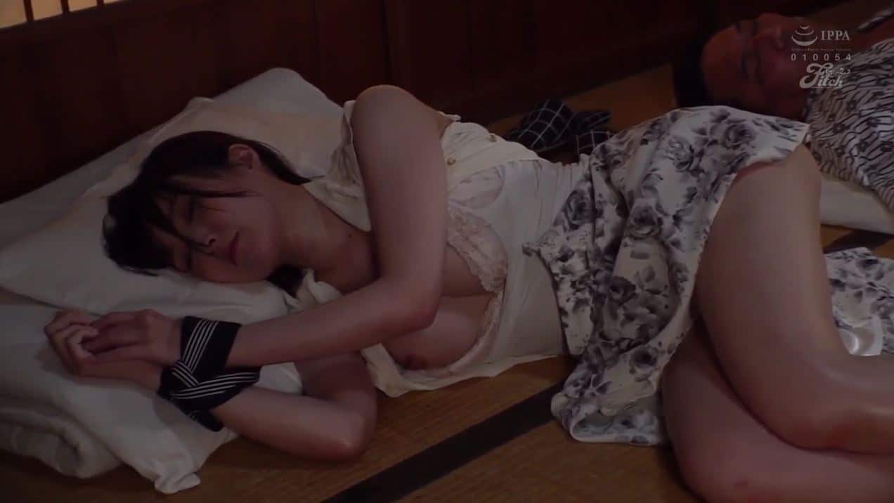 Xin chồng đi công tác với sếp, nữ nhân viên rơi vào kế hoạch của ông sếp biến thái